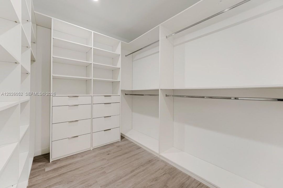 В аренду: $24,000 (5 спален, 5 ванн, 3721 Квадратных фут)