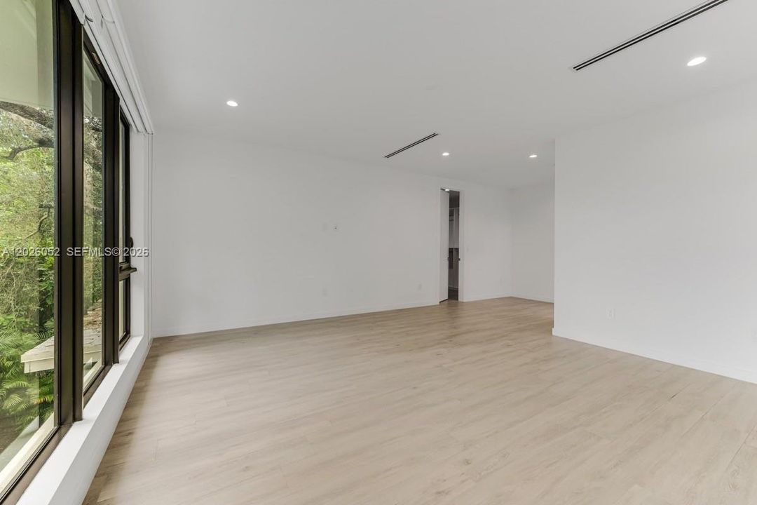 В аренду: $24,000 (5 спален, 5 ванн, 3721 Квадратных фут)