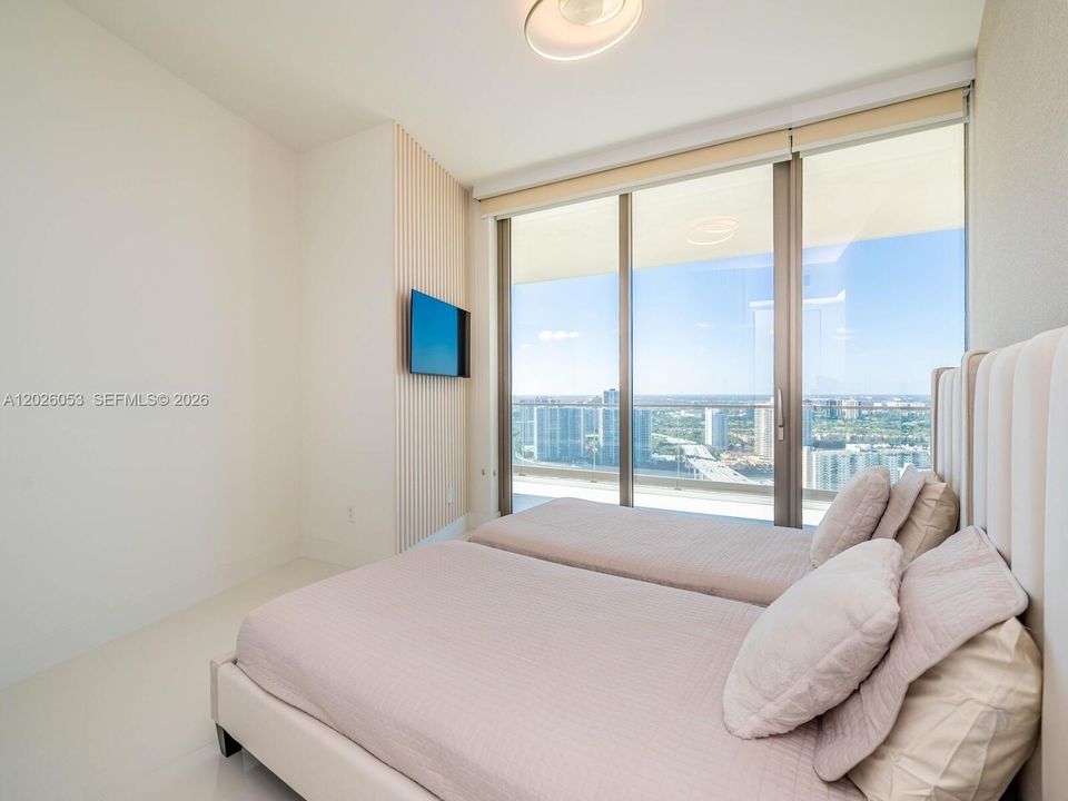 В аренду: $13,000 (2 спален, 2 ванн, 1201 Квадратных фут)