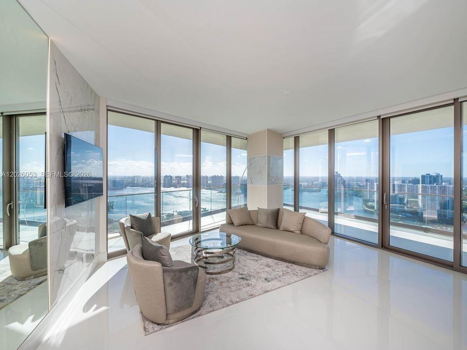 В аренду: $13,000 (2 спален, 2 ванн, 1201 Квадратных фут)