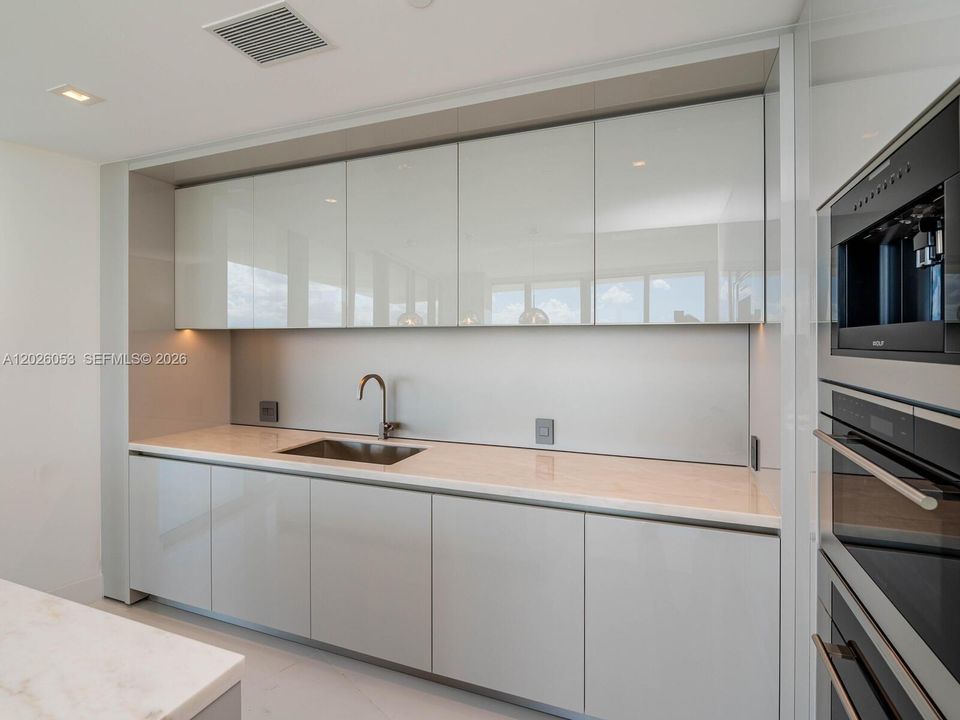 В аренду: $13,000 (2 спален, 2 ванн, 1201 Квадратных фут)