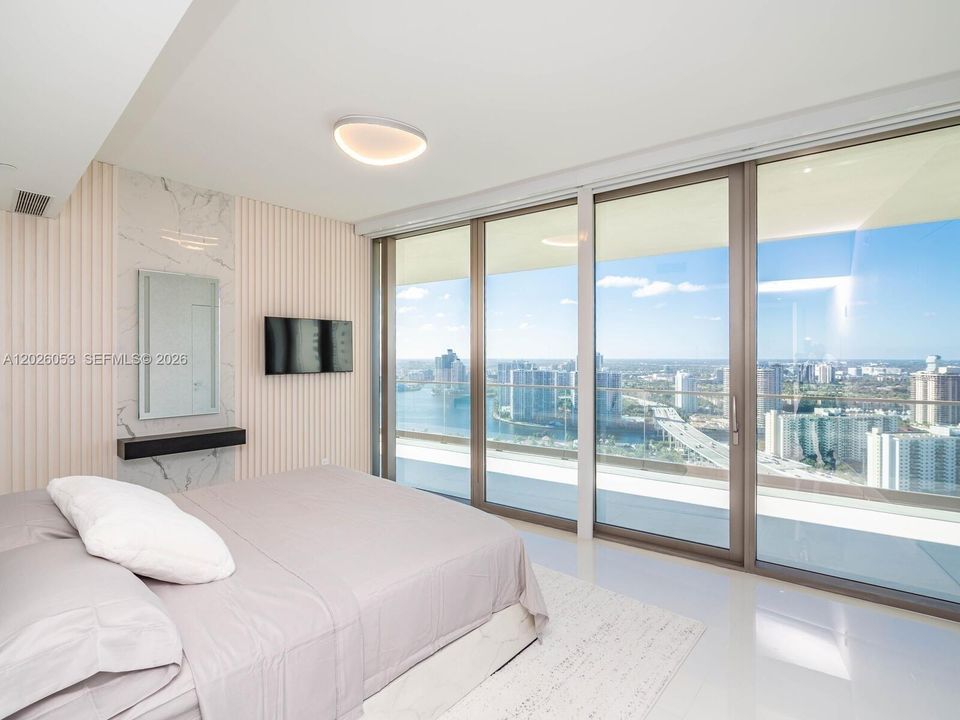 В аренду: $13,000 (2 спален, 2 ванн, 1201 Квадратных фут)
