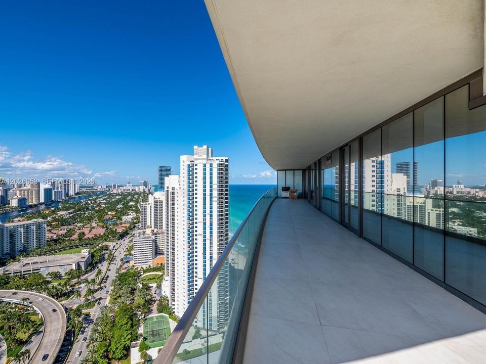 В аренду: $13,000 (2 спален, 2 ванн, 1201 Квадратных фут)