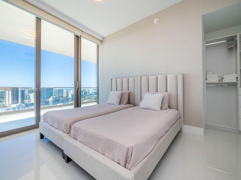 В аренду: $13,000 (2 спален, 2 ванн, 1201 Квадратных фут)