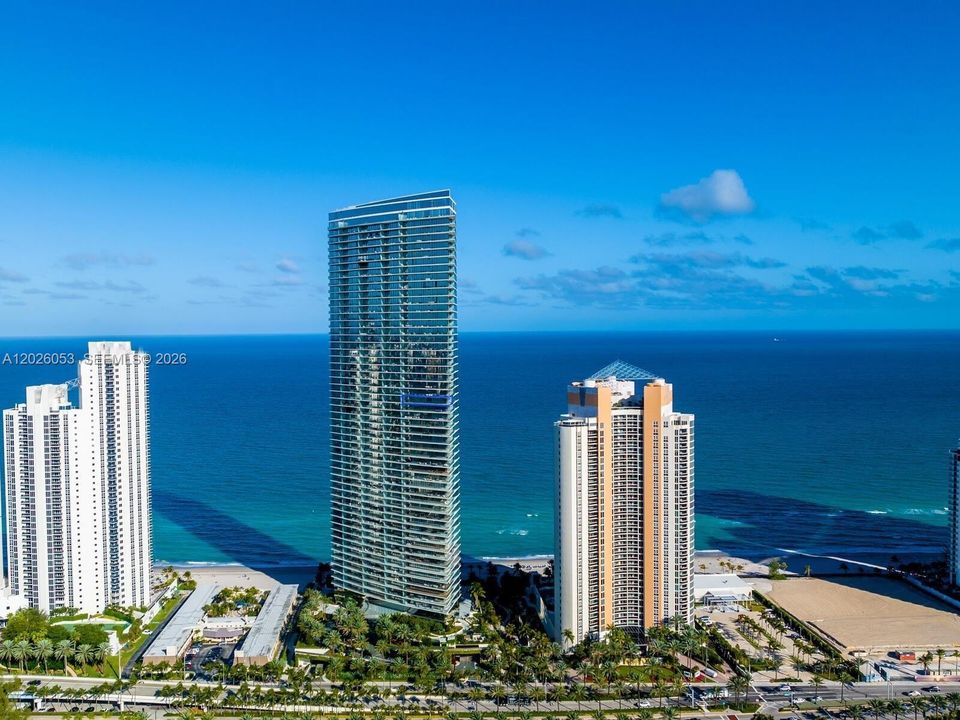 В аренду: $13,000 (2 спален, 2 ванн, 1201 Квадратных фут)