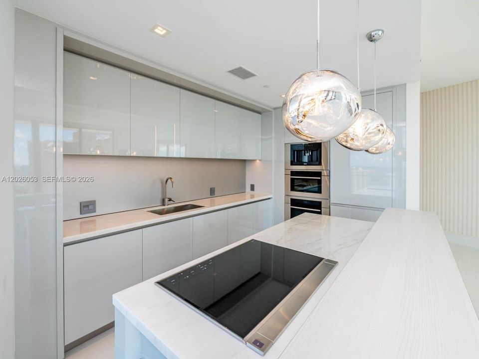 В аренду: $13,000 (2 спален, 2 ванн, 1201 Квадратных фут)