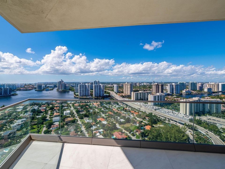 В аренду: $13,000 (2 спален, 2 ванн, 1201 Квадратных фут)