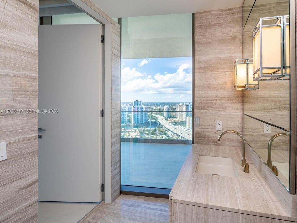 В аренду: $13,000 (2 спален, 2 ванн, 1201 Квадратных фут)