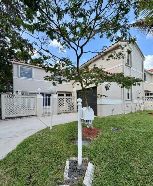 Active With Contract: $484,000 (3 beds, 2 baths, 1666 Square Feet)