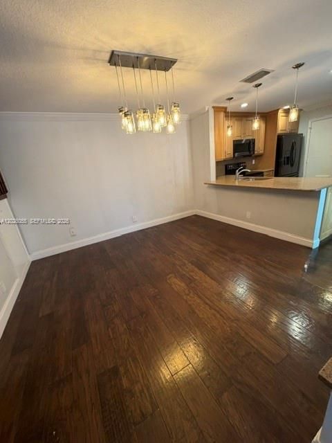 Active With Contract: $484,000 (3 beds, 2 baths, 1666 Square Feet)