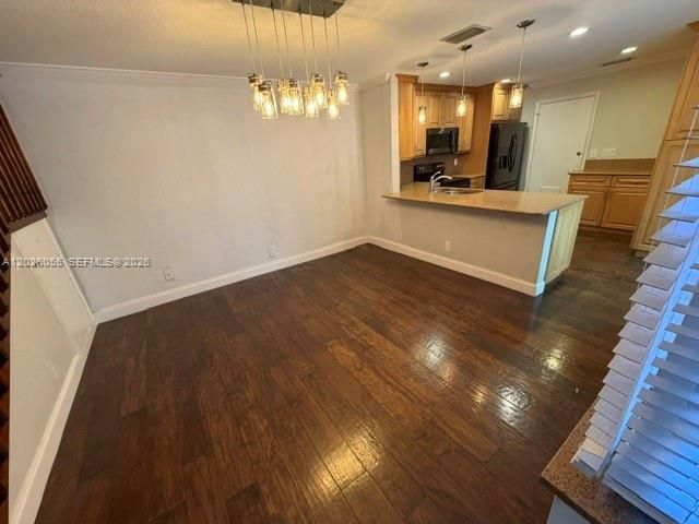 Active With Contract: $484,000 (3 beds, 2 baths, 1666 Square Feet)