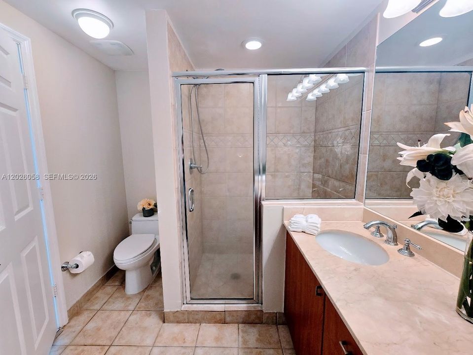 В аренду: $3,450 (2 спален, 2 ванн, 1010 Квадратных фут)
