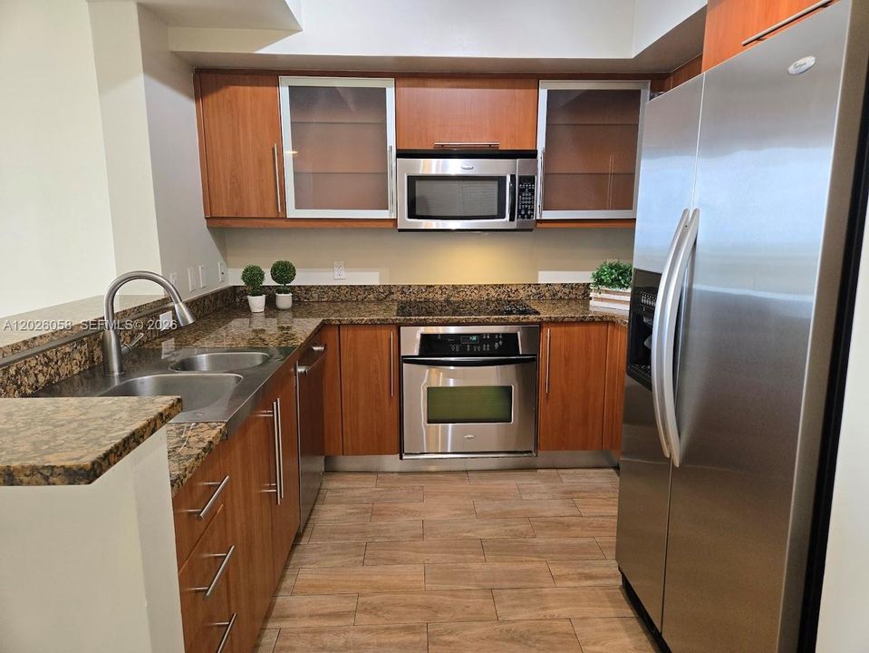 В аренду: $3,450 (2 спален, 2 ванн, 1010 Квадратных фут)