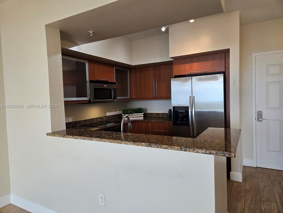 В аренду: $3,450 (2 спален, 2 ванн, 1010 Квадратных фут)
