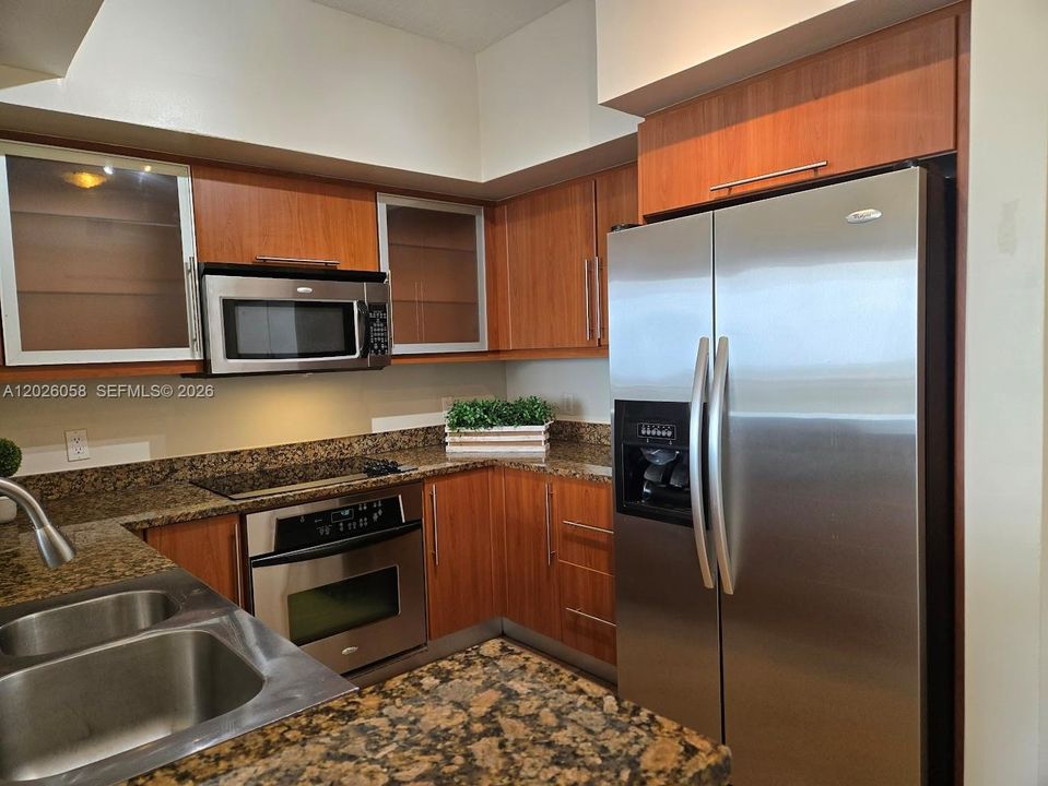 В аренду: $3,450 (2 спален, 2 ванн, 1010 Квадратных фут)
