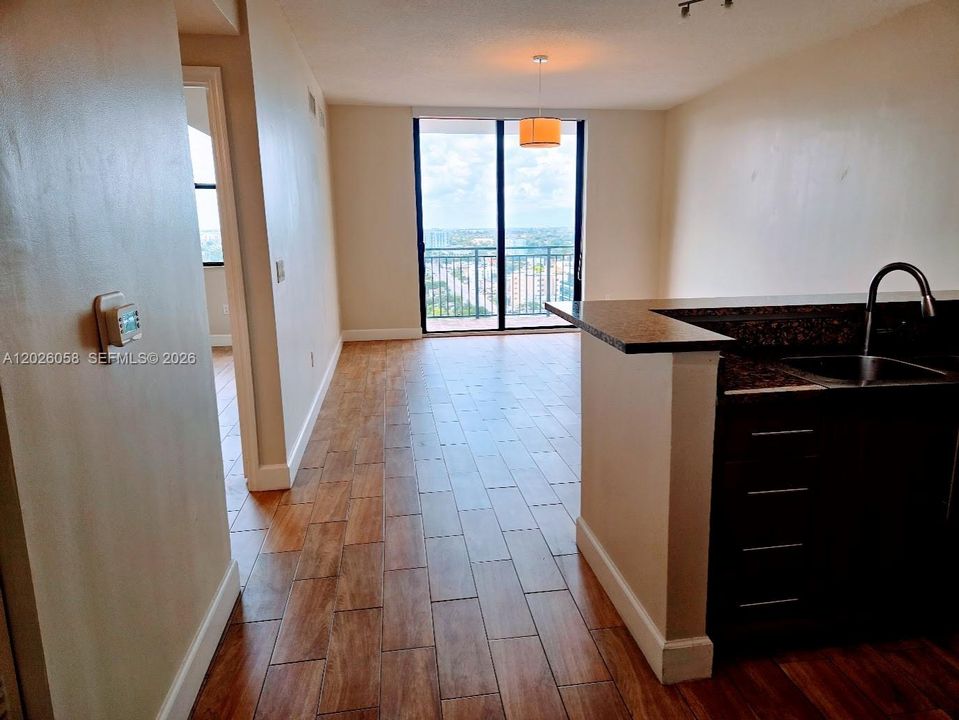 В аренду: $3,450 (2 спален, 2 ванн, 1010 Квадратных фут)