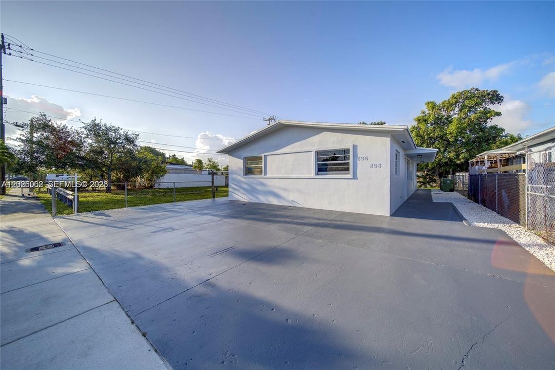 For Rent: $2,496 (2 beds, 1 baths, 1430 Square Feet)
