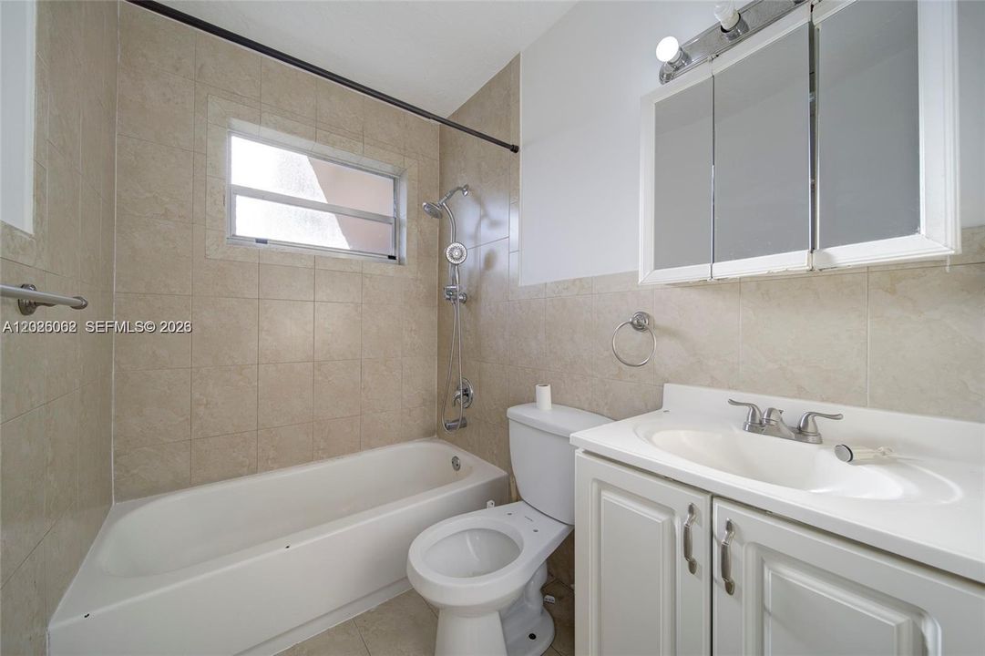 For Rent: $2,496 (2 beds, 1 baths, 1430 Square Feet)