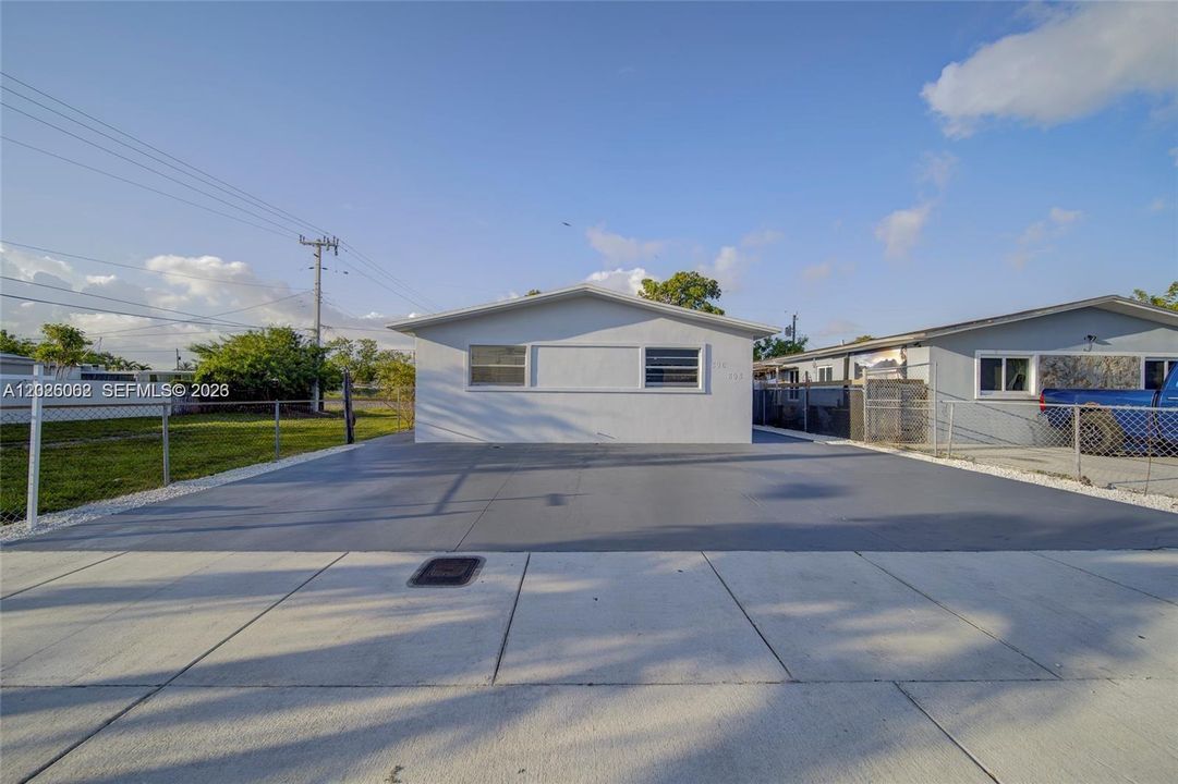 For Rent: $2,496 (2 beds, 1 baths, 1430 Square Feet)
