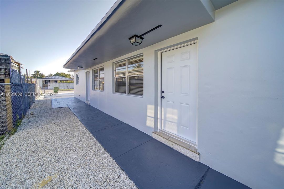 For Rent: $2,496 (2 beds, 1 baths, 1430 Square Feet)