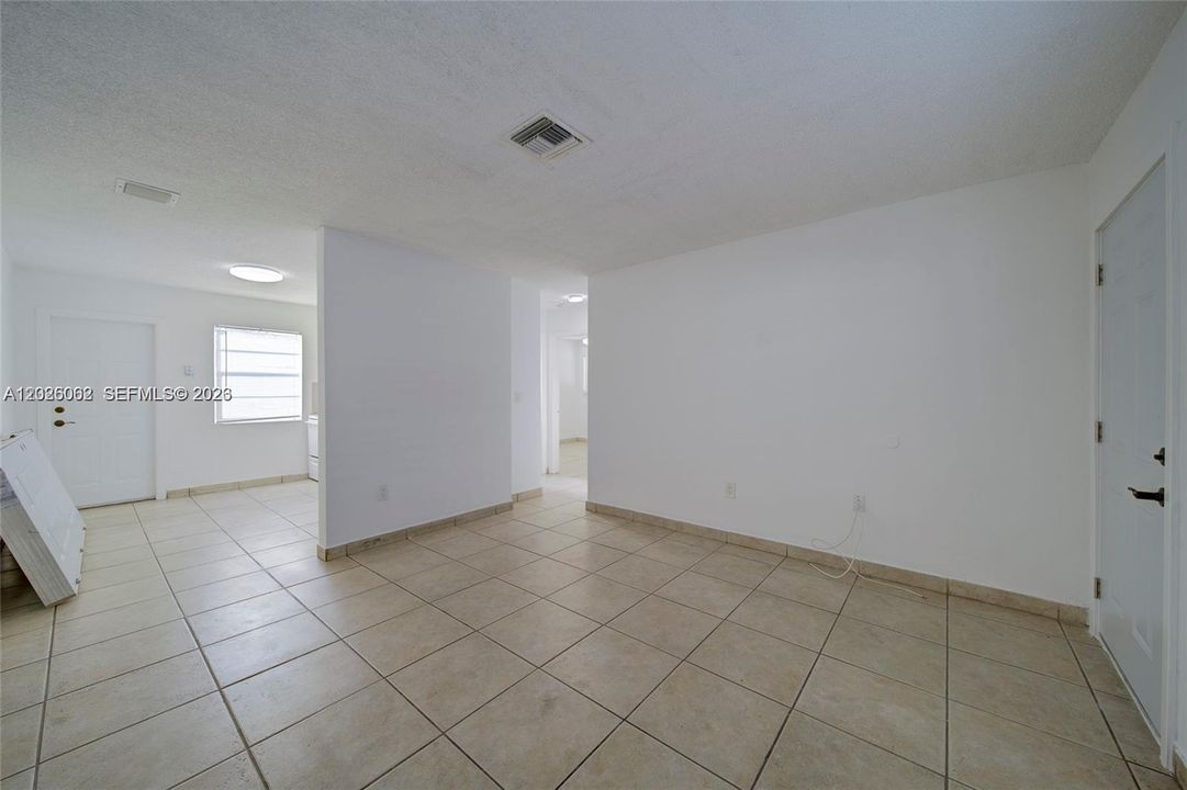 For Rent: $2,496 (2 beds, 1 baths, 1430 Square Feet)