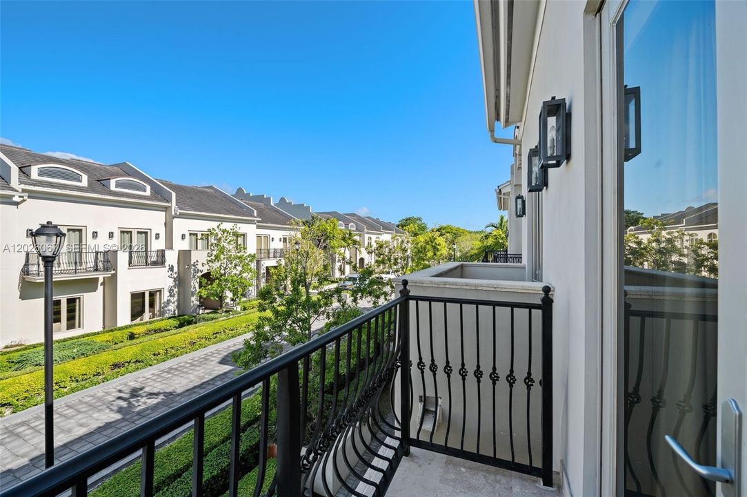 For Sale: $2,230,000 (3 beds, 3 baths, 2678 Square Feet)