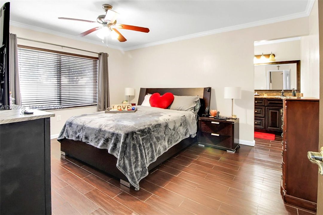 For Sale: $520,000 (3 beds, 2 baths, 1423 Square Feet)
