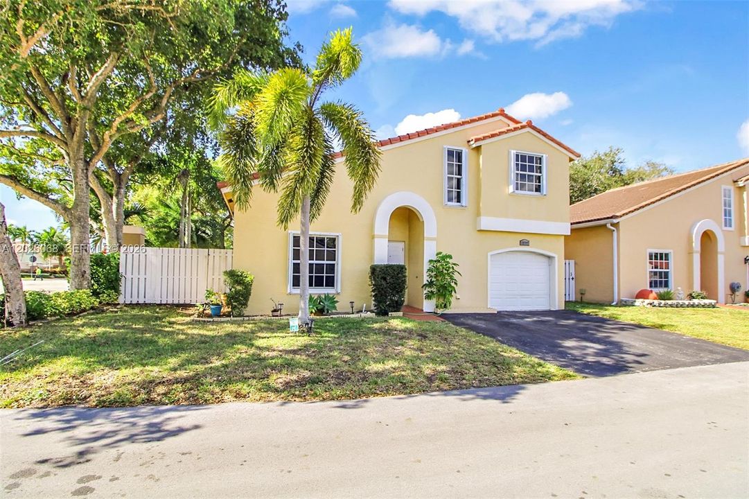 For Sale: $520,000 (3 beds, 2 baths, 1423 Square Feet)