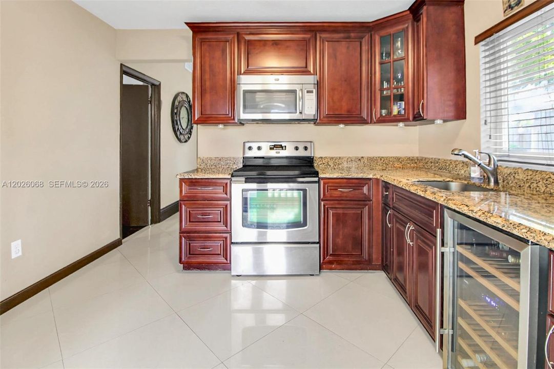 For Sale: $520,000 (3 beds, 2 baths, 1423 Square Feet)