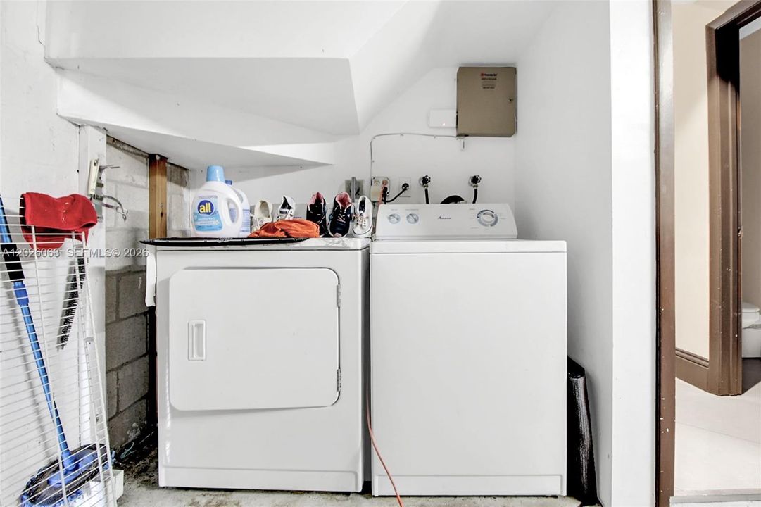 For Sale: $520,000 (3 beds, 2 baths, 1423 Square Feet)