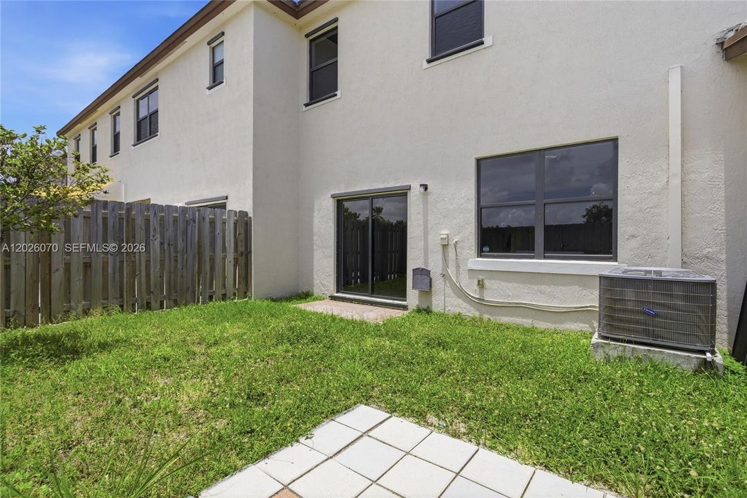 En Venta: $415,000 (3 camas, 2 baños, 1374 Pies cuadrados)