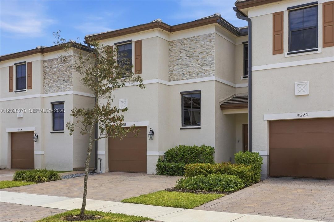 En Venta: $415,000 (3 camas, 2 baños, 1374 Pies cuadrados)