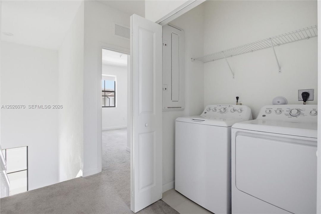En Venta: $415,000 (3 camas, 2 baños, 1374 Pies cuadrados)