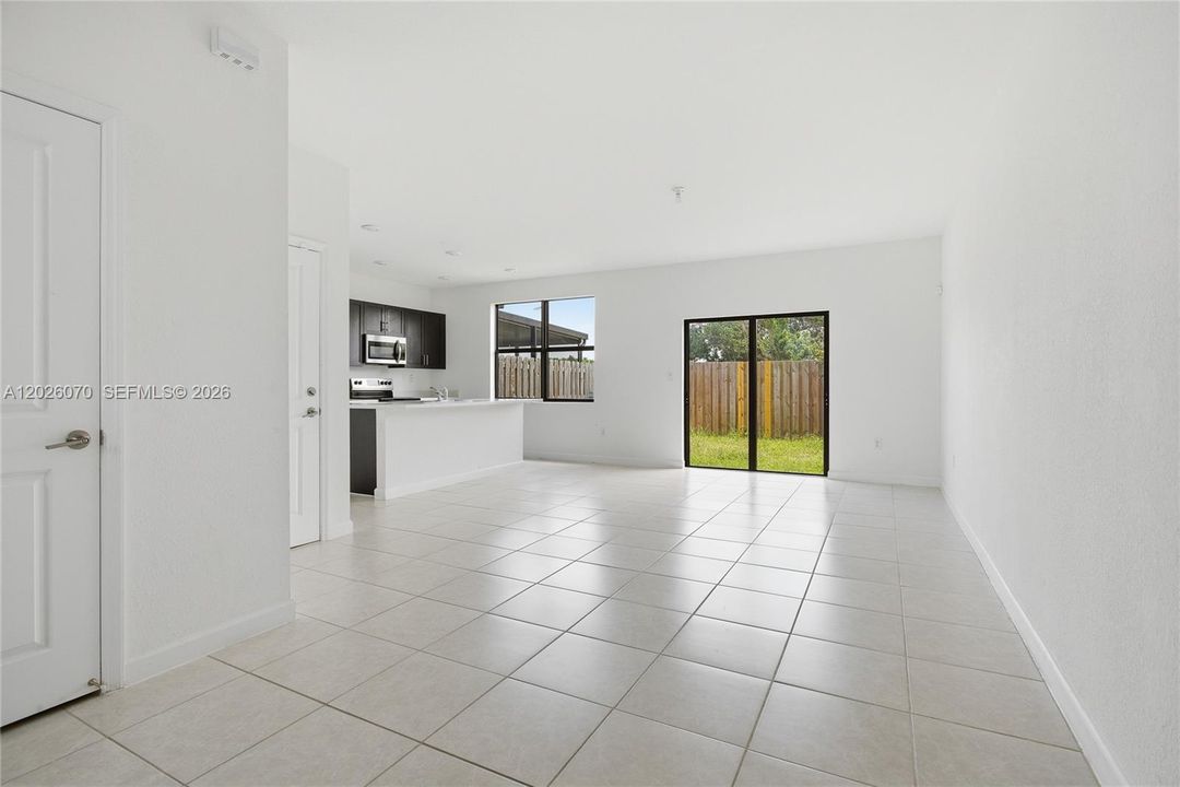 En Venta: $415,000 (3 camas, 2 baños, 1374 Pies cuadrados)