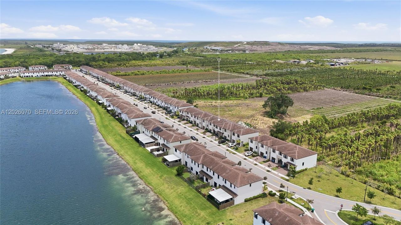 En Venta: $415,000 (3 camas, 2 baños, 1374 Pies cuadrados)