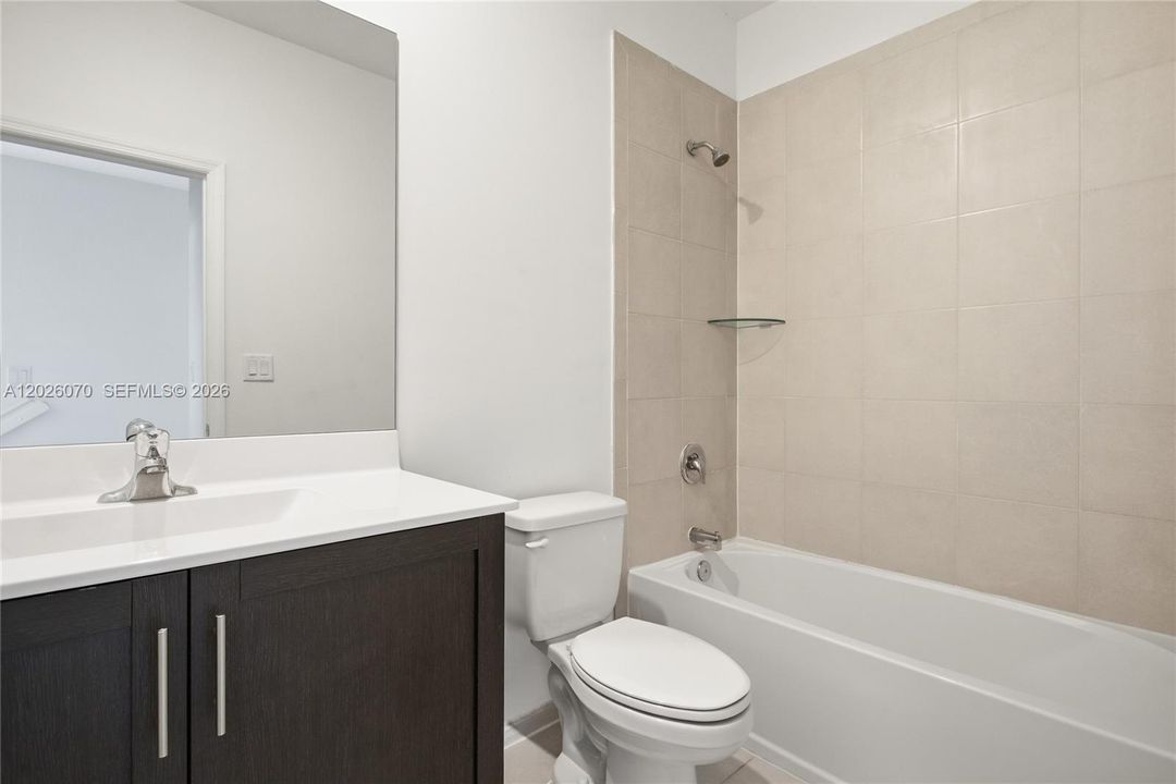 En Venta: $415,000 (3 camas, 2 baños, 1374 Pies cuadrados)