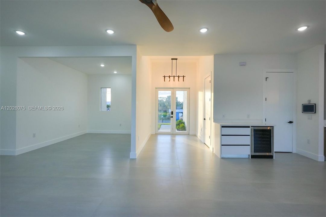 For Sale: $450,000 (3 beds, 2 baths, 1965 Square Feet)