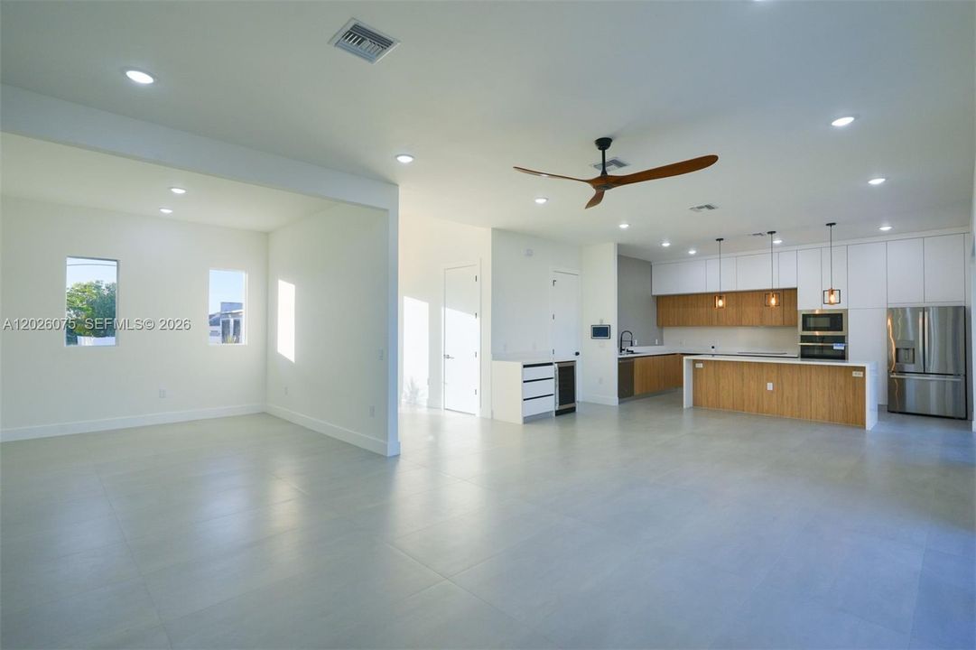For Sale: $450,000 (3 beds, 2 baths, 1965 Square Feet)