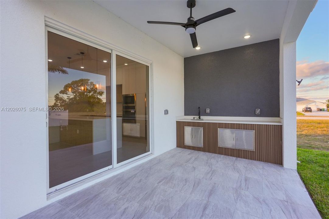 For Sale: $450,000 (3 beds, 2 baths, 1965 Square Feet)