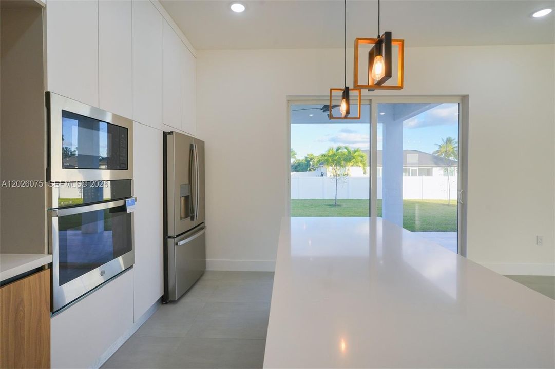 For Sale: $450,000 (3 beds, 2 baths, 1965 Square Feet)