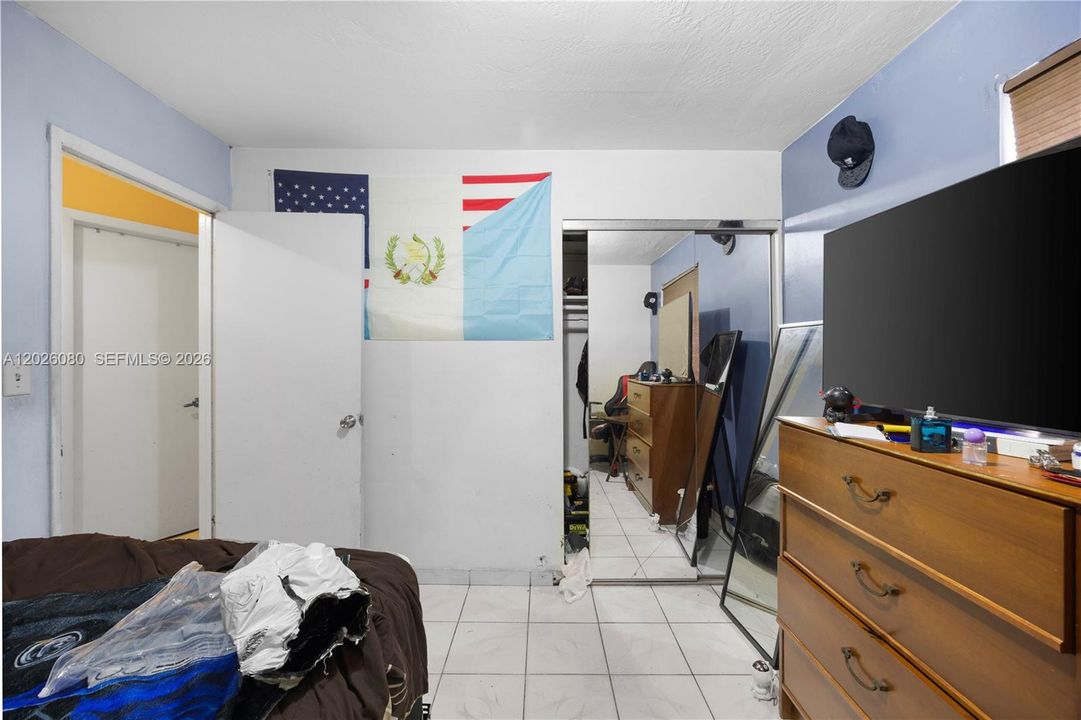 Activo con contrato: $399,999 (4 camas, 3 baños, 1000 Pies cuadrados)