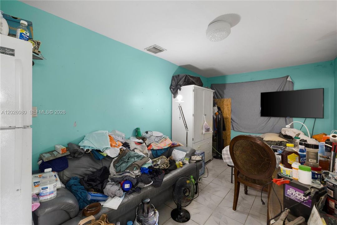Activo con contrato: $399,999 (4 camas, 3 baños, 1000 Pies cuadrados)