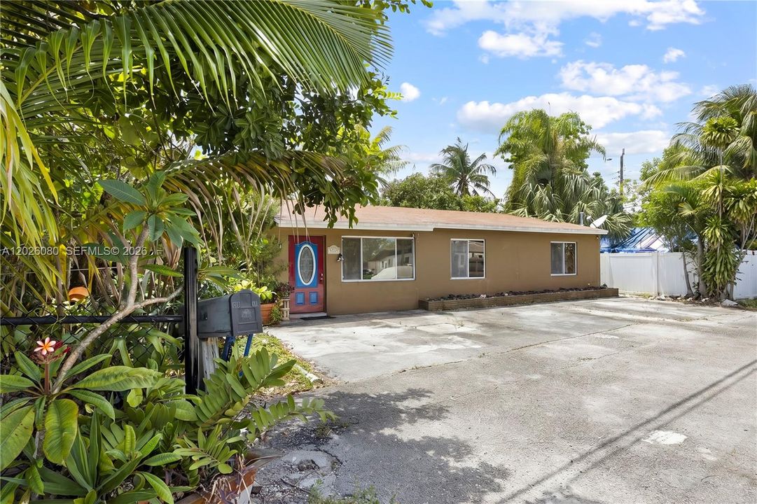 Activo con contrato: $399,999 (4 camas, 3 baños, 1000 Pies cuadrados)