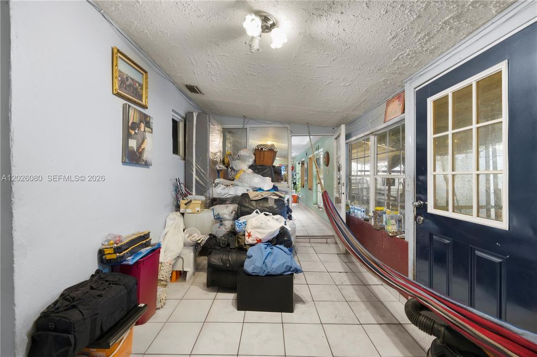 Activo con contrato: $399,999 (4 camas, 3 baños, 1000 Pies cuadrados)