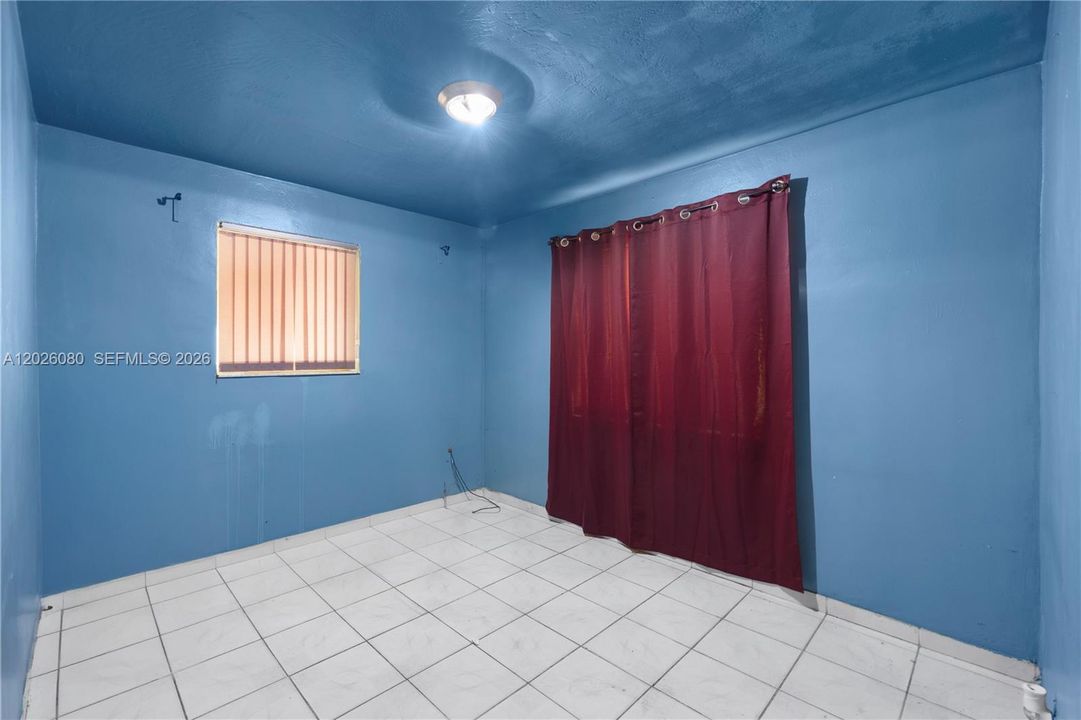 Activo con contrato: $399,999 (4 camas, 3 baños, 1000 Pies cuadrados)
