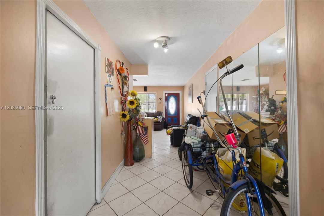 Activo con contrato: $399,999 (4 camas, 3 baños, 1000 Pies cuadrados)