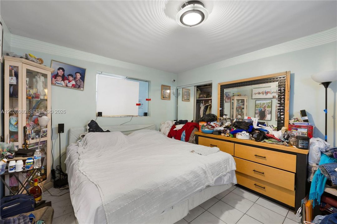 Activo con contrato: $399,999 (4 camas, 3 baños, 1000 Pies cuadrados)