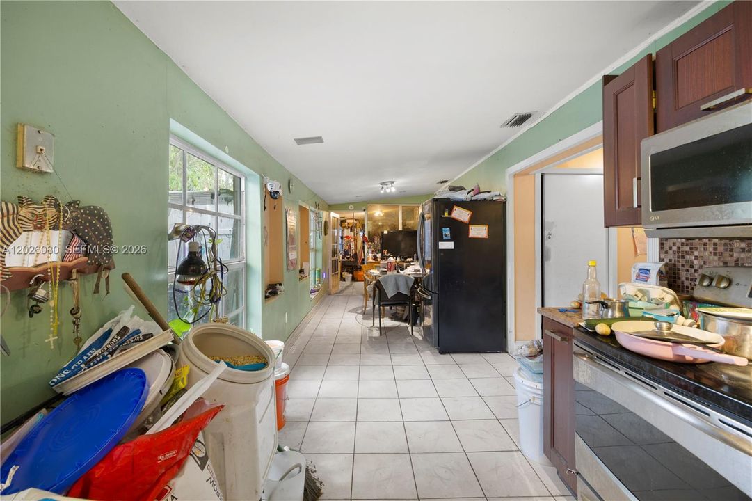 Activo con contrato: $399,999 (4 camas, 3 baños, 1000 Pies cuadrados)