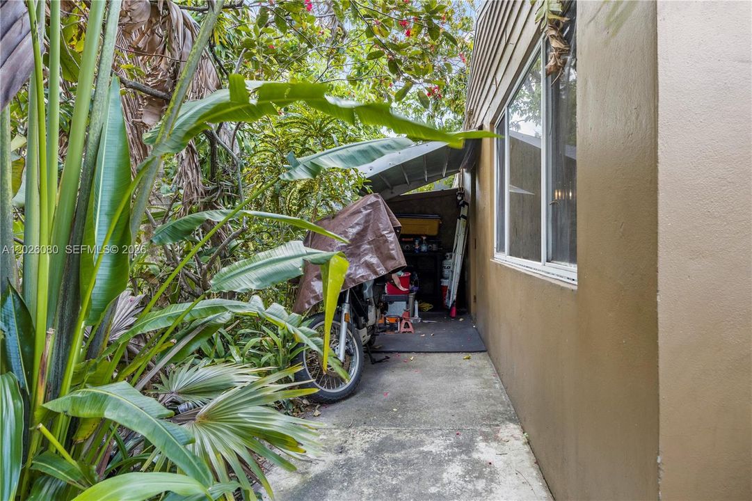 Activo con contrato: $399,999 (4 camas, 3 baños, 1000 Pies cuadrados)