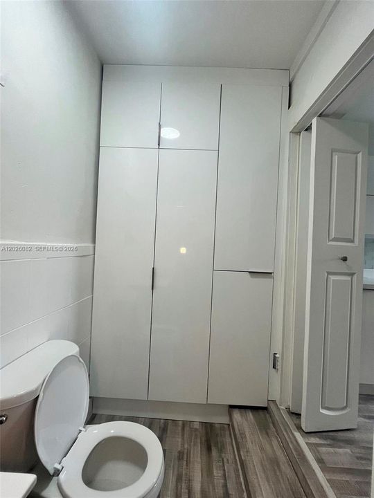 В аренду: $1,300 (0 спален, 1 ванн, 872 Квадратных фут)